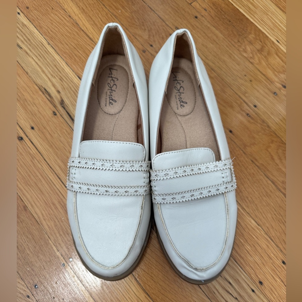 LifeStride London Loafer - Bone
Size 9 Wide 9W
Worn Once, great condition